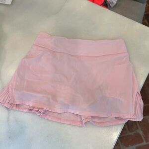 Lululemon 4REG pink skirt. Pleated side feature